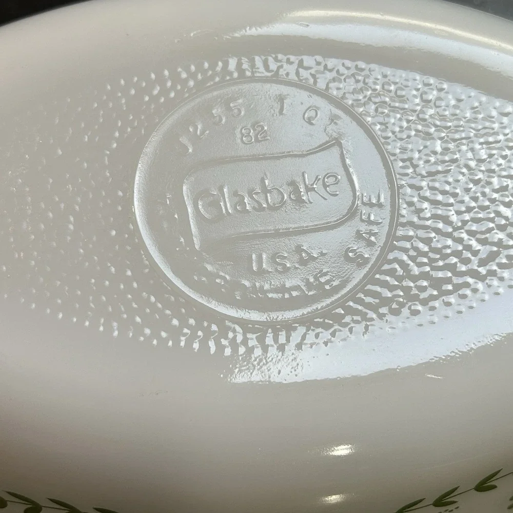 Vintage Glasbake Milk Glass Green Daisy Floral Casserole Dish 1 Qt,‎ Granny